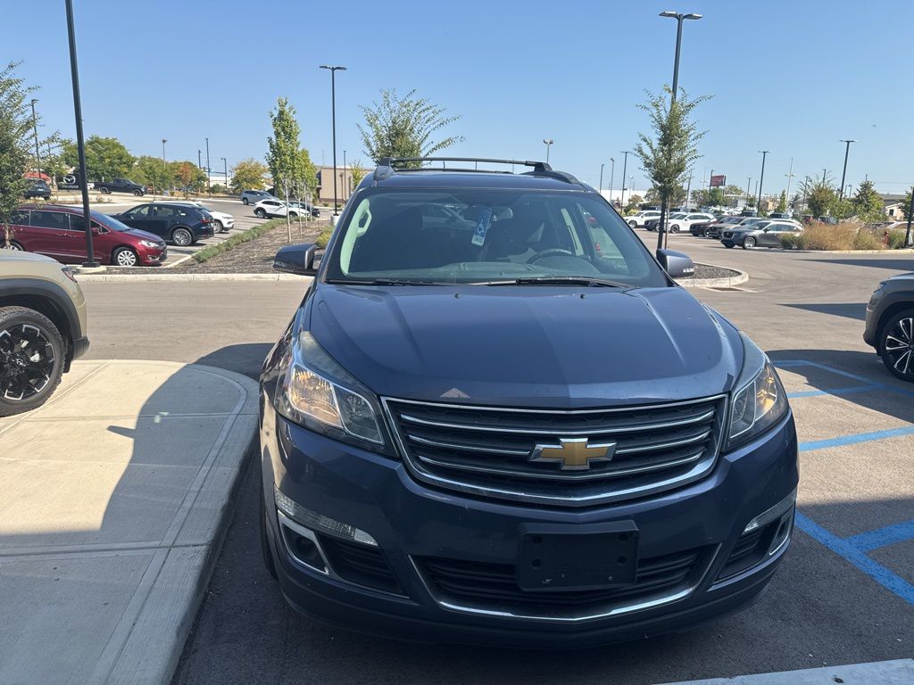 2013 Chevrolet Traverse 1LT photo 2
