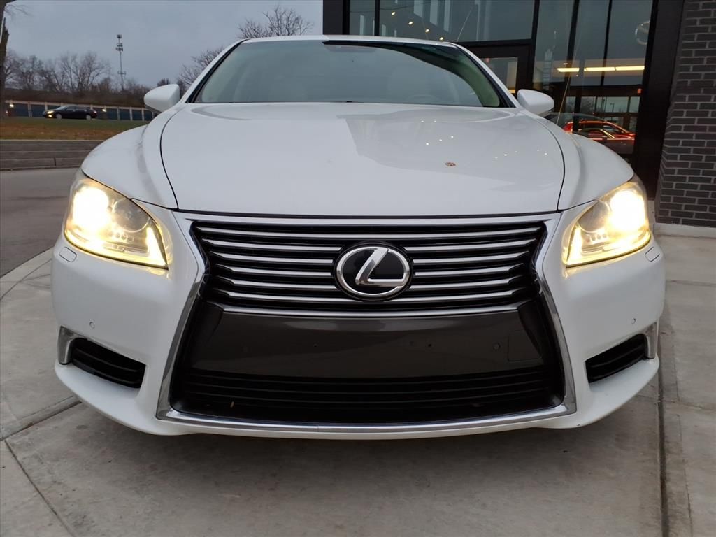 2014 Lexus LS 460 photo 2