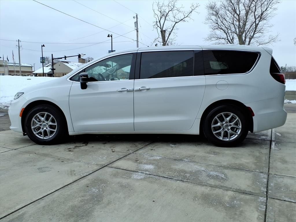 Used 2024 Chrysler Pacifica Touring L Van Passenger Van