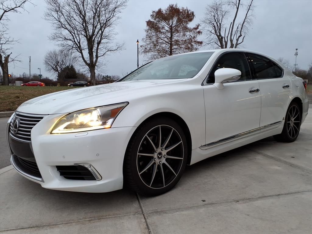 2014 Lexus LS 460 photo 3