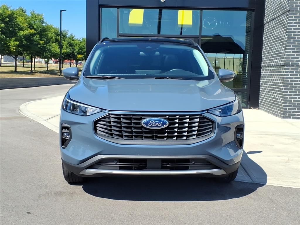 2023 Ford Escape photo 2