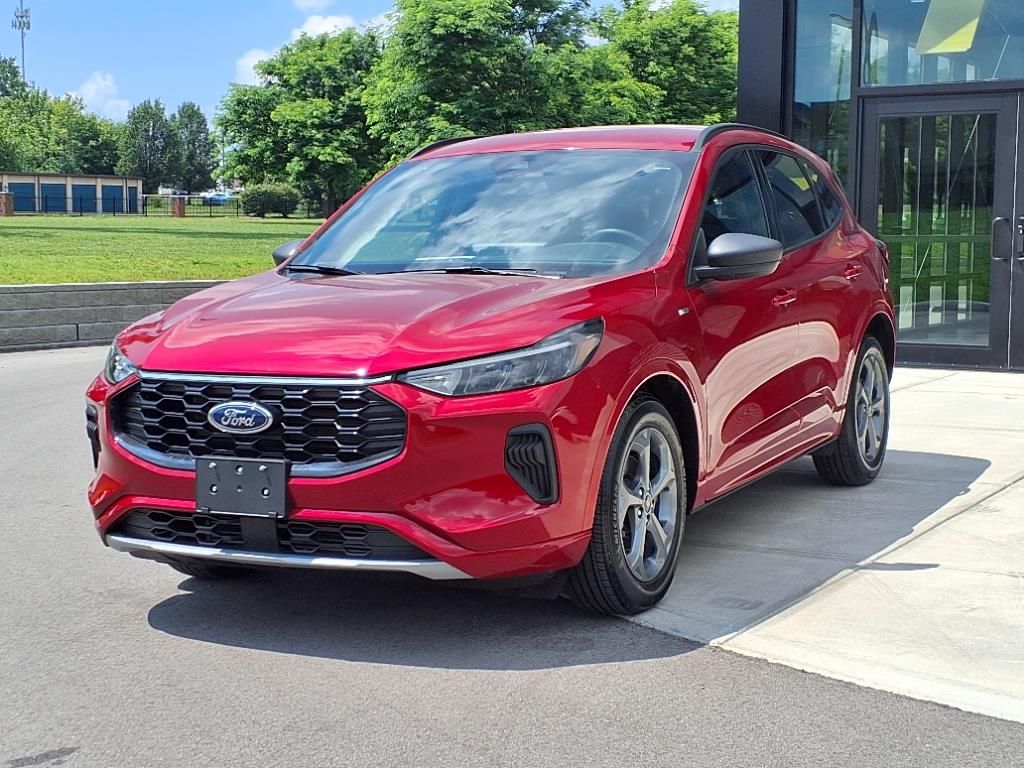 2023 Ford Escape ST-Line photo 2