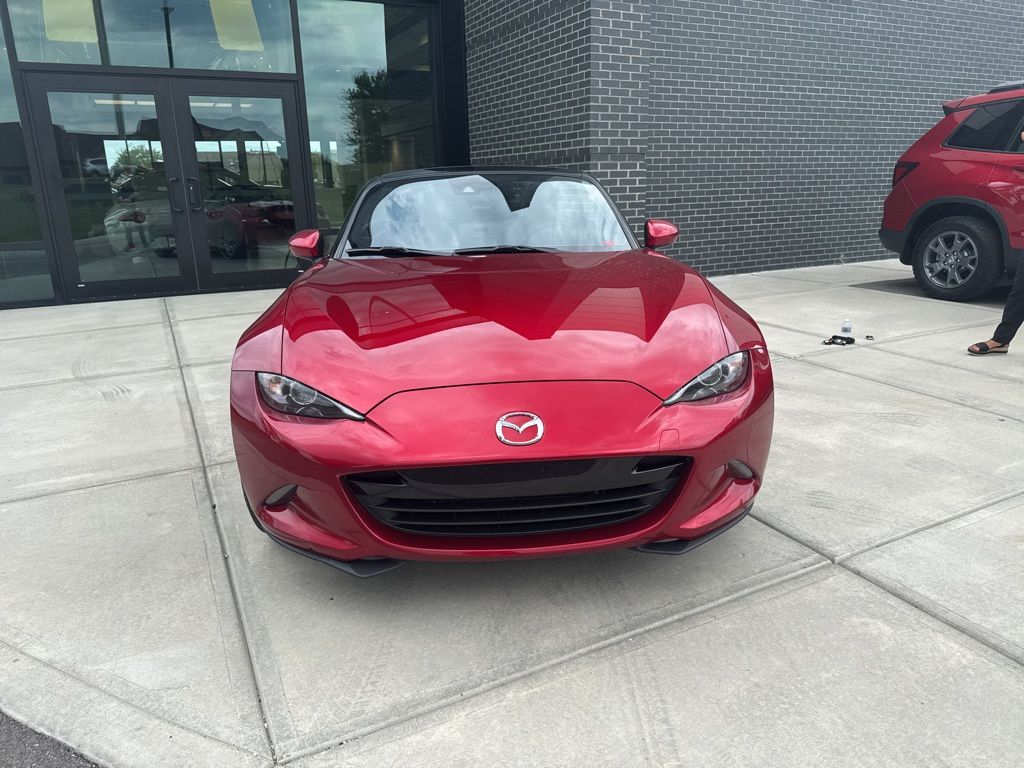 2023 Mazda MX-5 Miata Miata Grand Touring photo 2