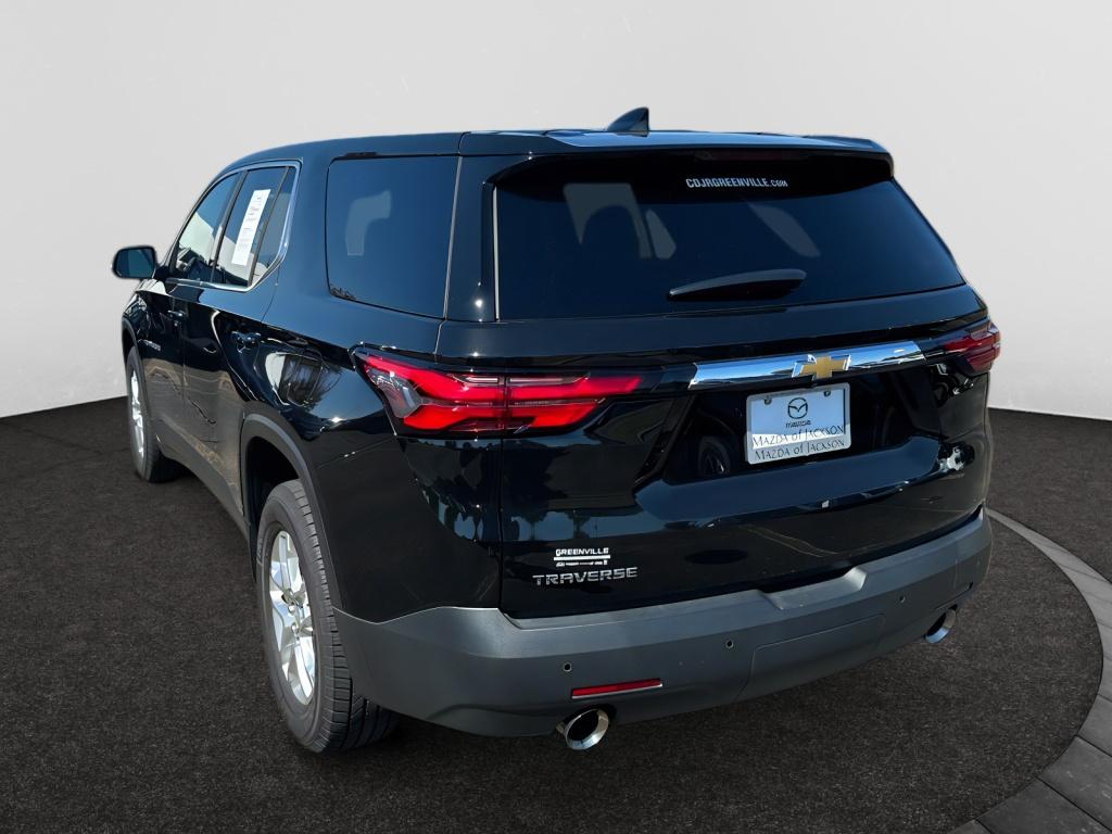 2022 Chevrolet Traverse LS photo 3