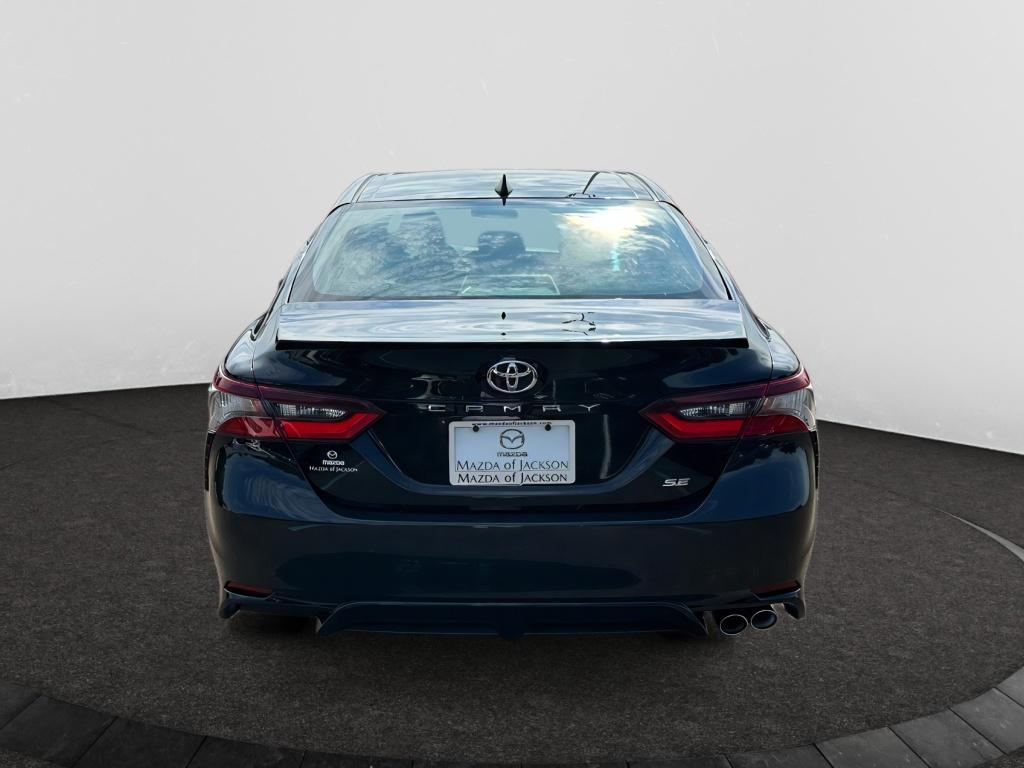 2022 Toyota Camry SE photo 4