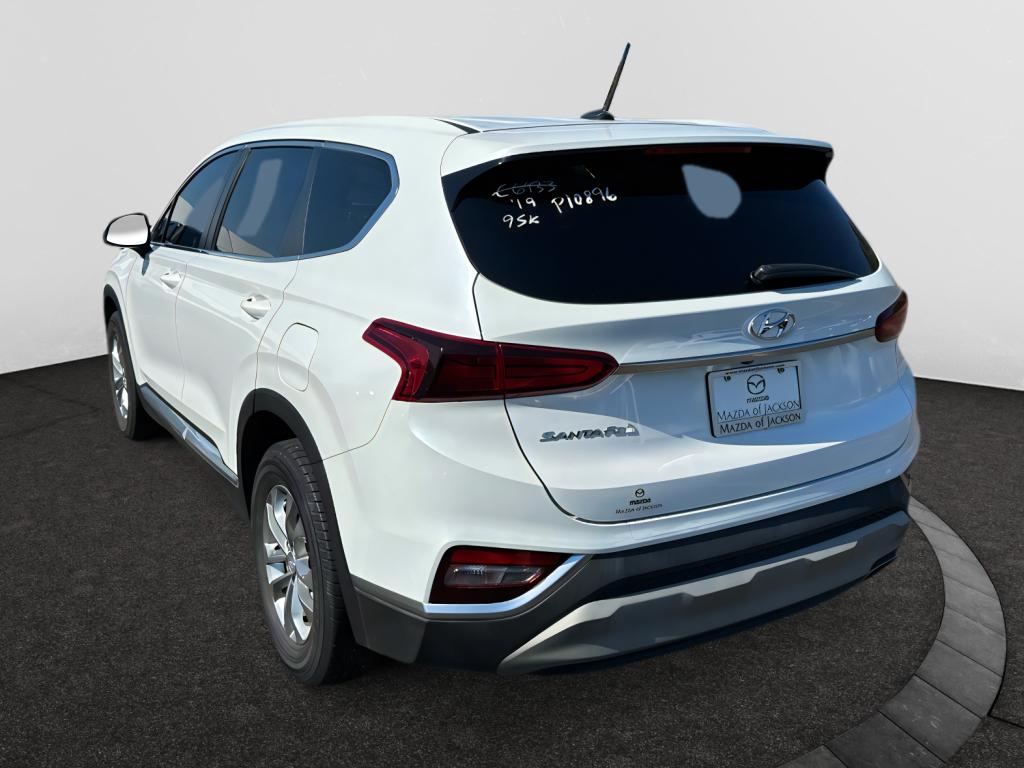 2019 Hyundai Santa Fe SE photo 3