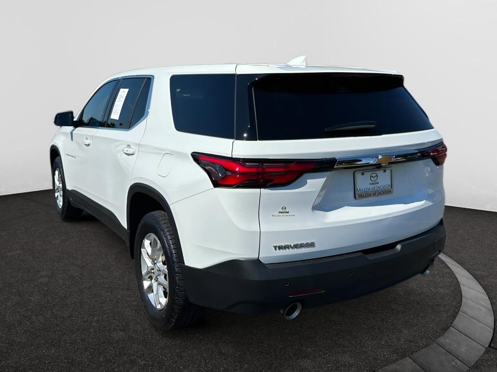 2022 Chevrolet Traverse LS photo 2