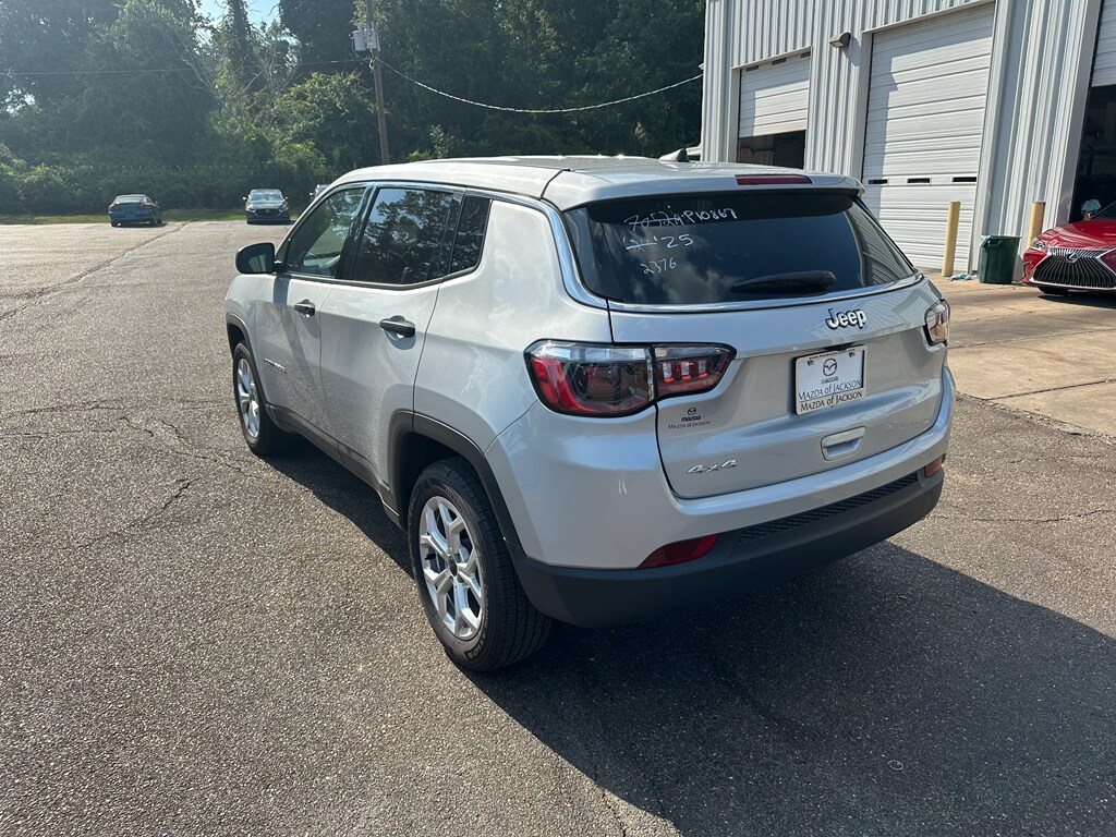 2025 Jeep Compass Sport photo 3