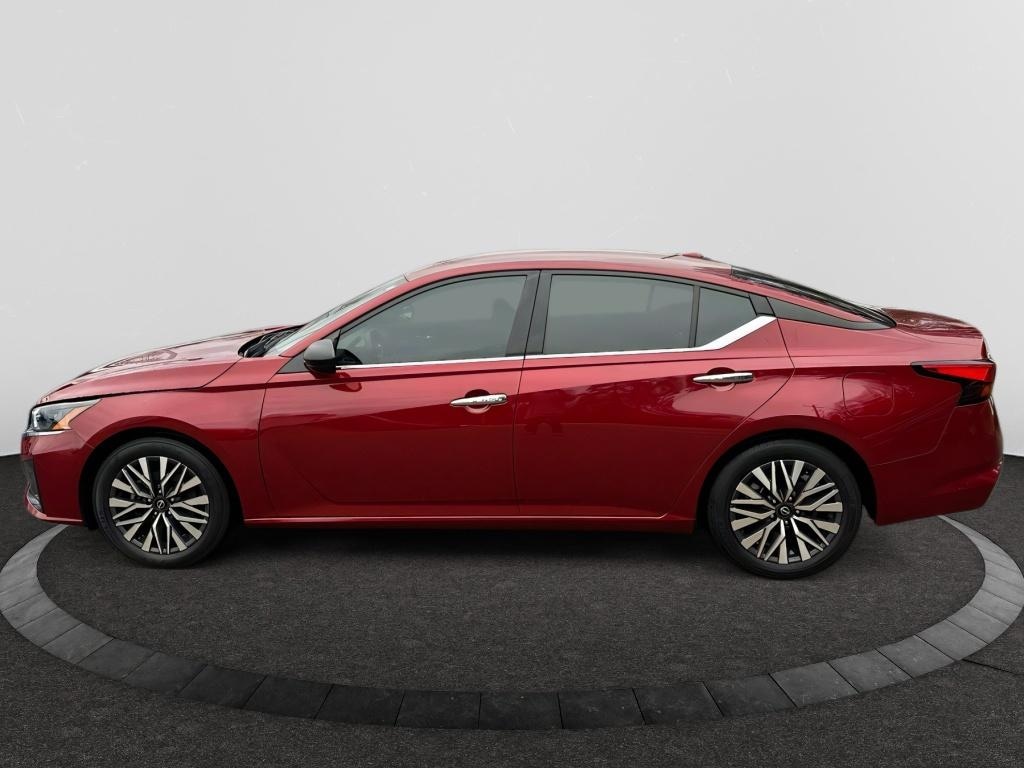 Used 2024 Nissan Altima 2.5 SV Sedan