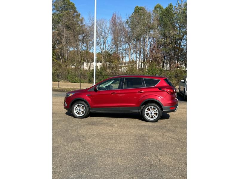 Used 2019 Ford Escape SE with VIN 1FMCU0GD3KUB75098 for sale in Jackson, MS