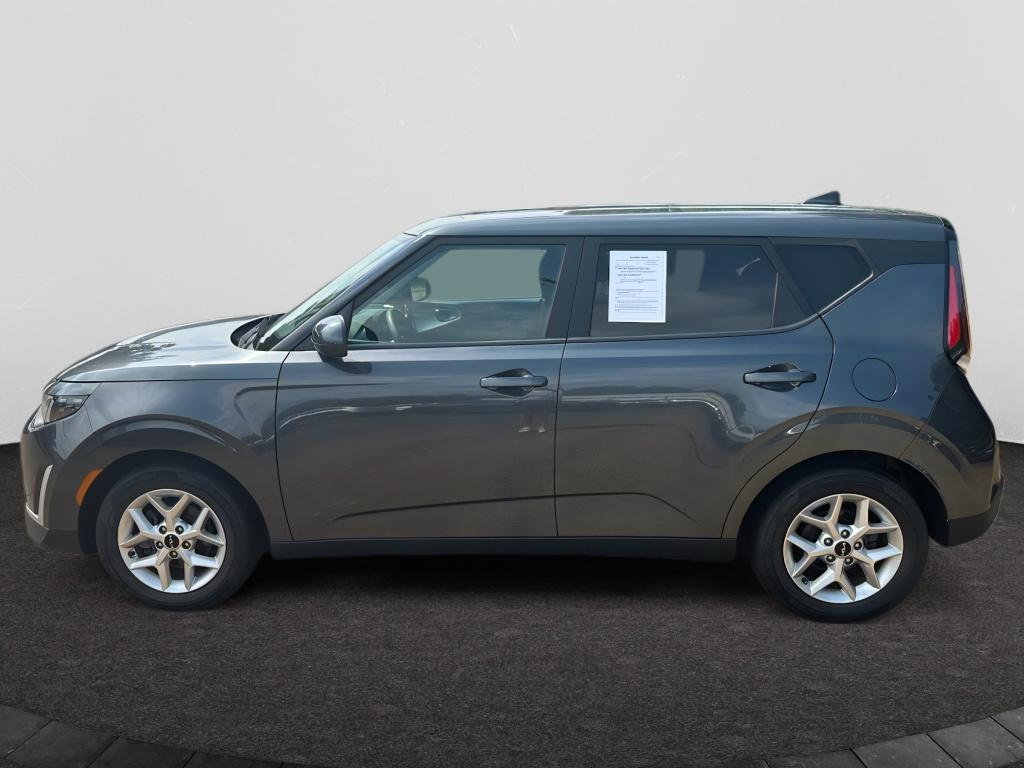 2023 Kia Soul LX photo 2