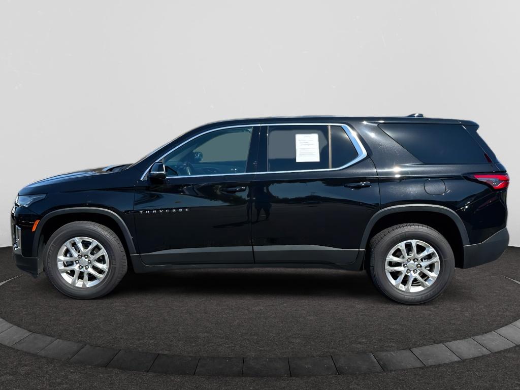 2022 Chevrolet Traverse LS photo 2