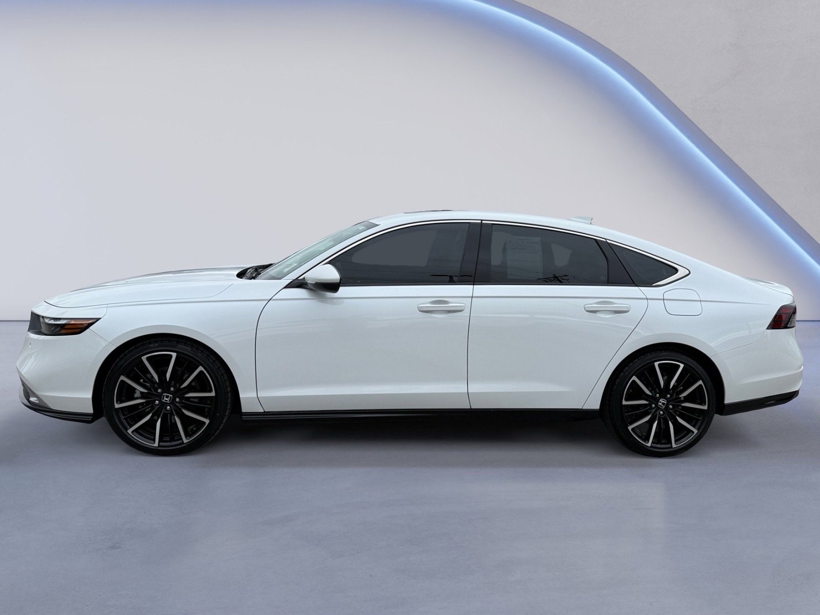 2023 Honda Accord Hybrid Touring photo 2