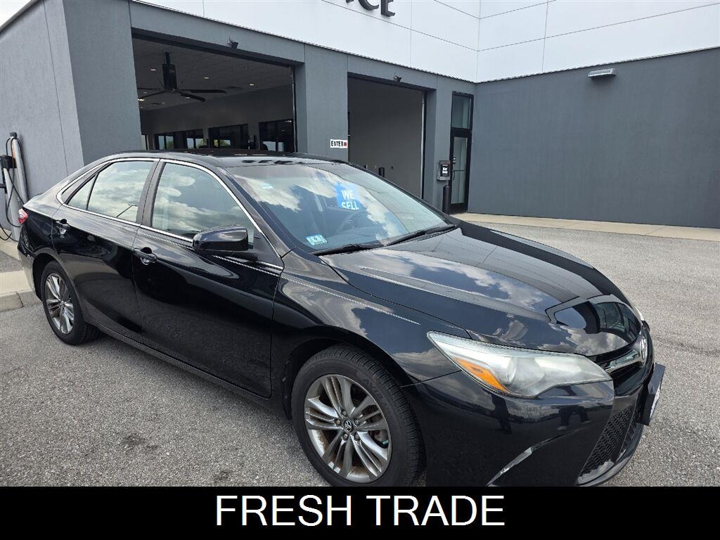 Used 2016 Toyota Camry SE Sedan