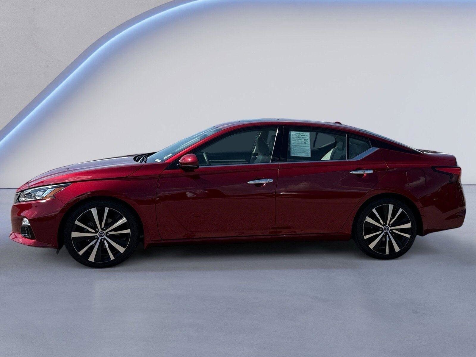 2020 Nissan Altima Platinum photo 2