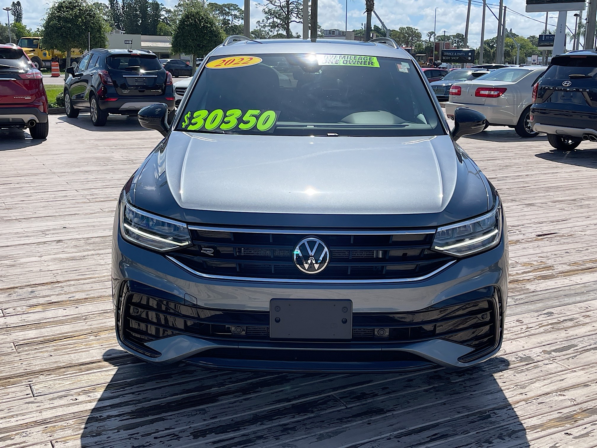 Used 2022 Volkswagen Tiguan SE R-LINE BLACK with VIN 3VV8B7AX2NM083213 for sale in Sarasota, FL