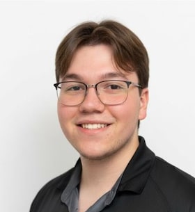 Staff member Cesar Delgado from ID_83ac100ffd88