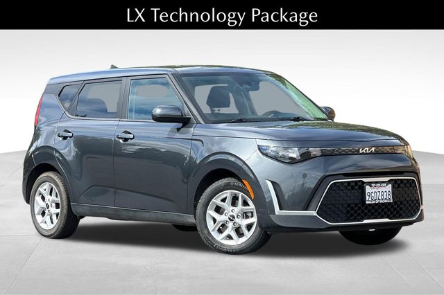 2023 Kia Soul LX photo 2