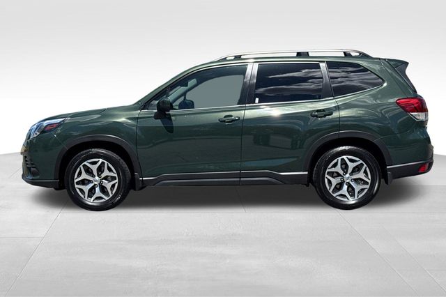 2023 Subaru Forester Premium photo 6
