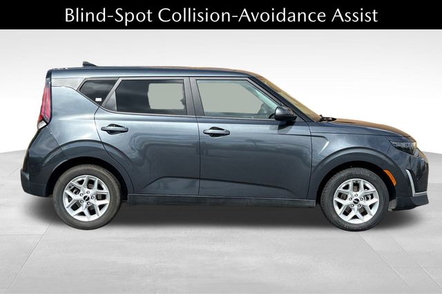 2023 Kia Soul LX photo 3