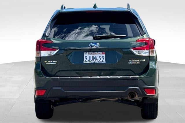 2023 Subaru Forester Premium photo 4