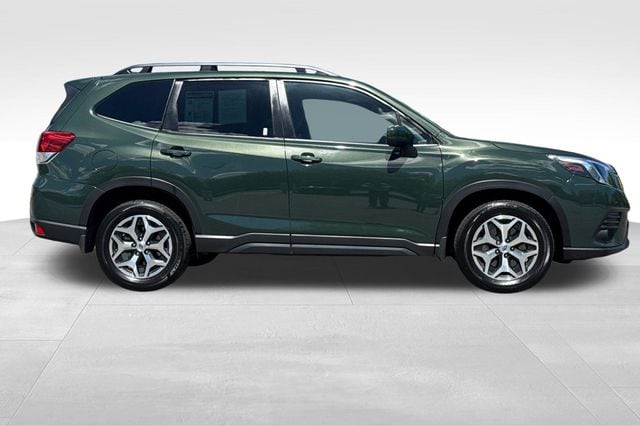 2023 Subaru Forester Premium photo 2