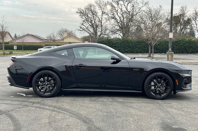2025 Ford Mustang GT Premium photo 2