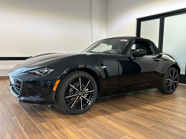 2026 Mazda MX-5 Miata Grand Touring - Photo 4