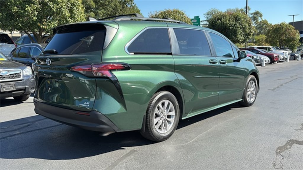 Used 2022 Toyota Sienna LE Minivan/Van