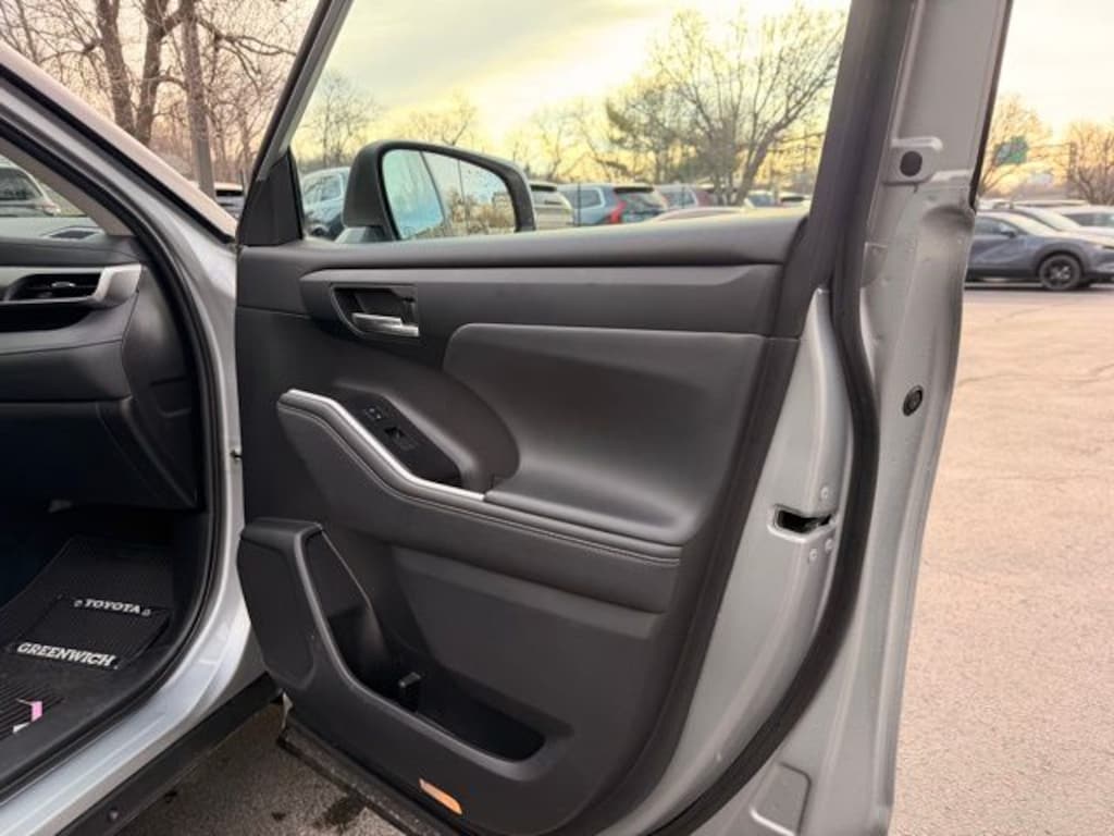 Used 2022 Toyota Highlander XLE SUV