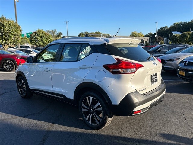 2019 Nissan Kicks SR photo 4