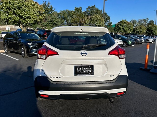 2019 Nissan Kicks SR photo 3