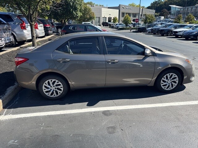 2017 Toyota Corolla L photo 4