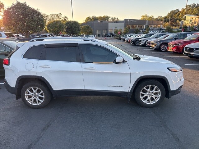 2016 Jeep Cherokee Latitude photo 2