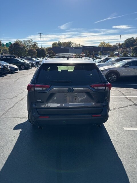 2023 Toyota RAV4 Hybrid XLE photo 2