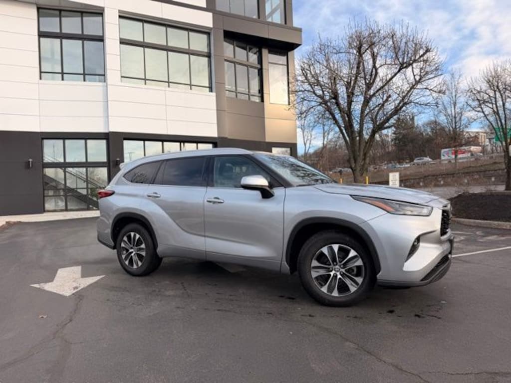 Used 2022 Toyota Highlander XLE SUV