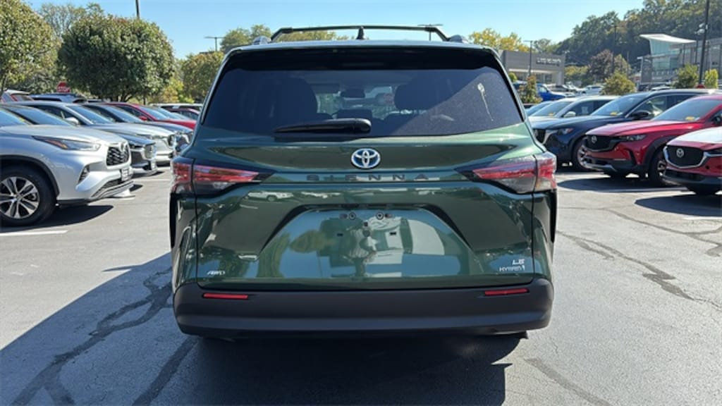 Used 2022 Toyota Sienna LE Minivan/Van