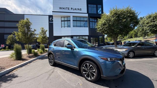 2023 Mazda CX-5 S Premium package Auto AWD's photo