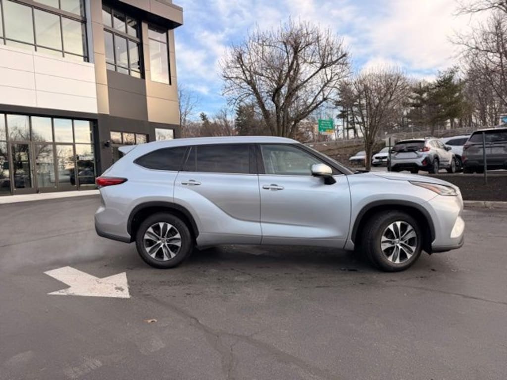Used 2022 Toyota Highlander XLE SUV