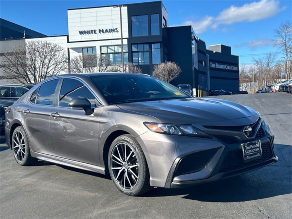 Used 2024 Toyota Camry SE Sedan