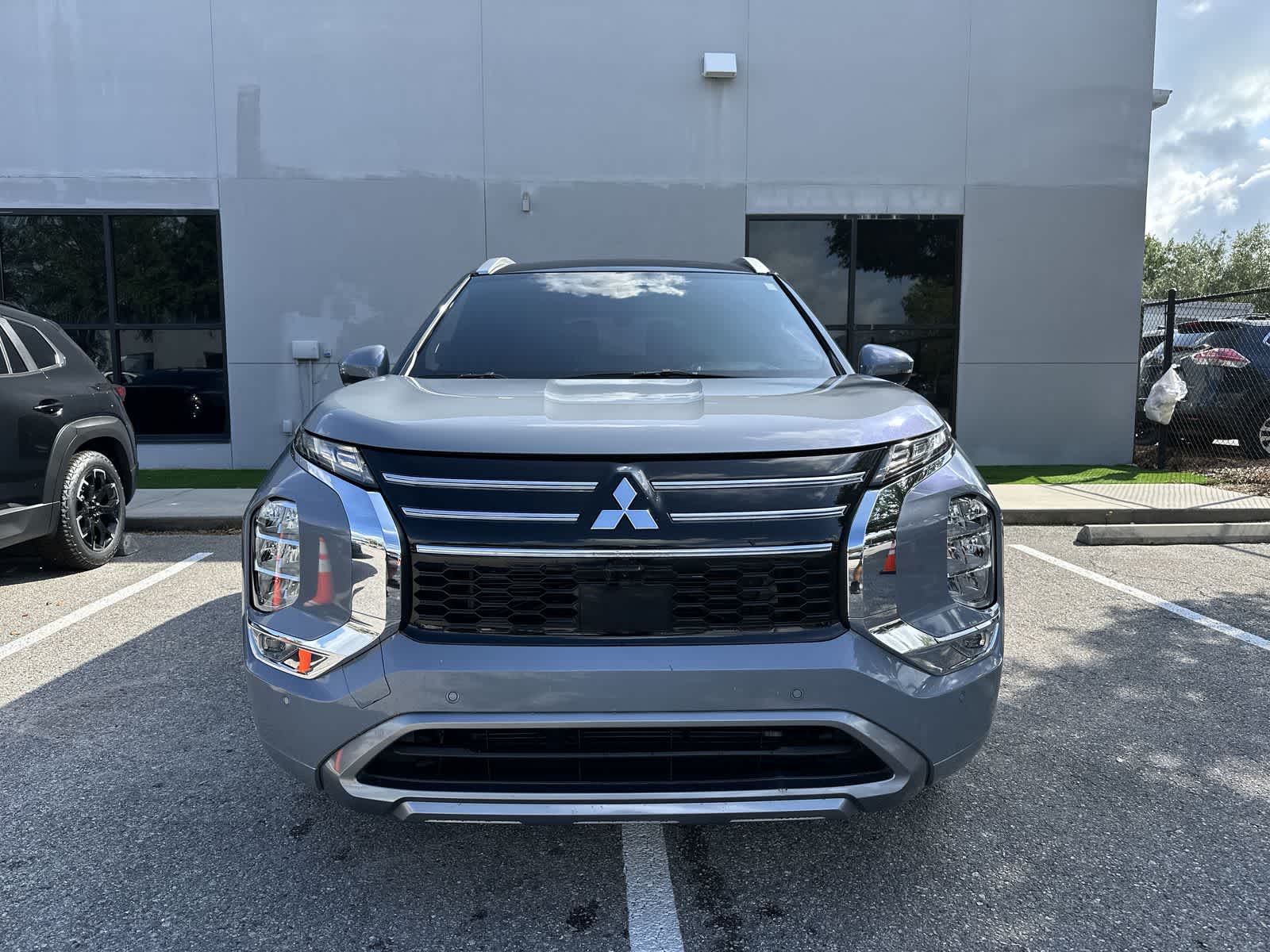 Thumbnail: 2025 Mitsubishi Outlander - 12