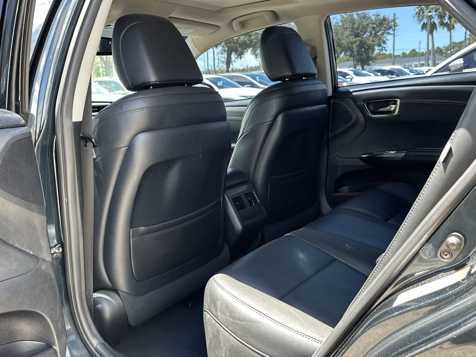 Thumbnail: 2015 Toyota Avalon - 10