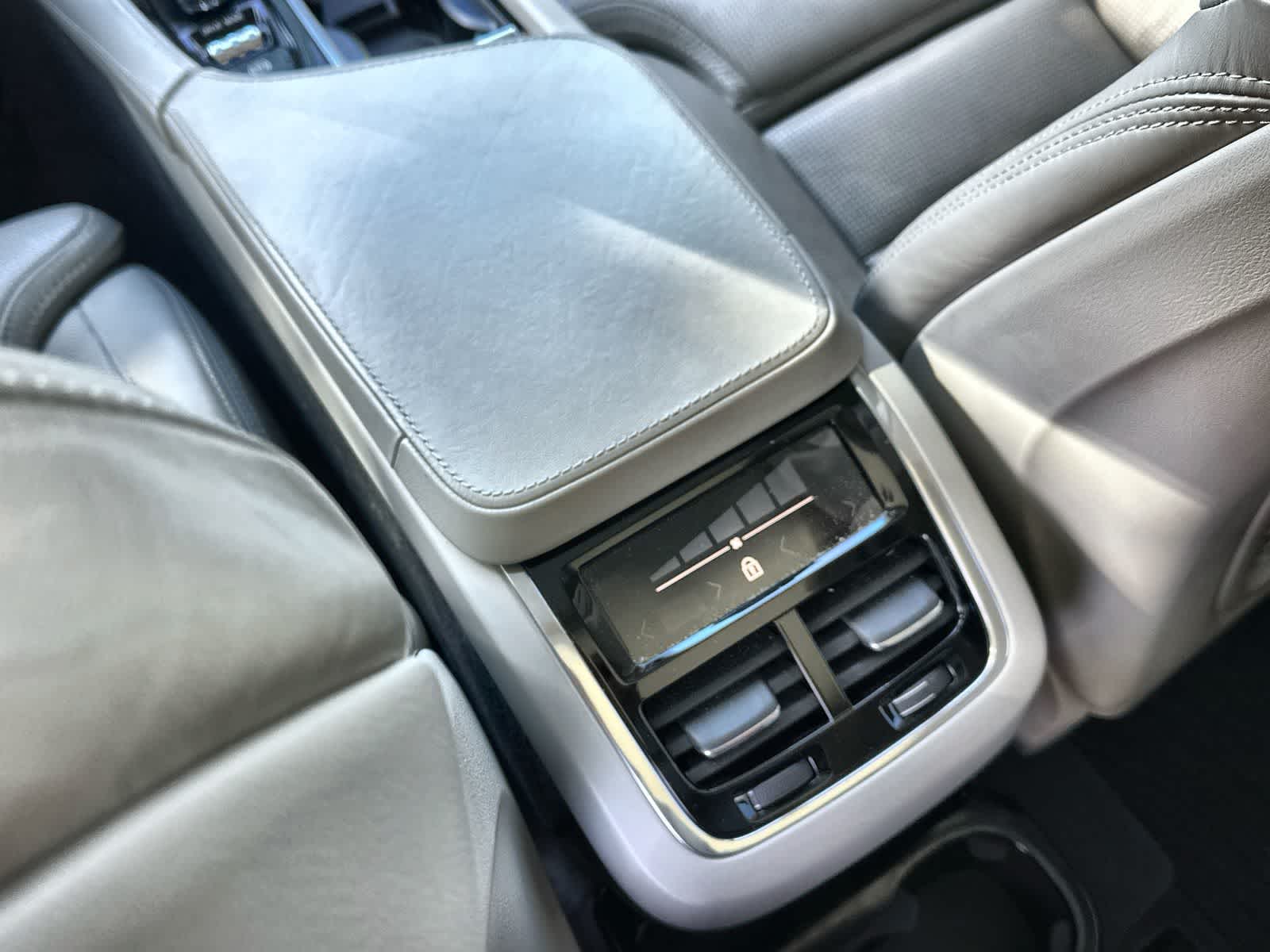 Thumbnail: 2020 Volvo XC90 - 16