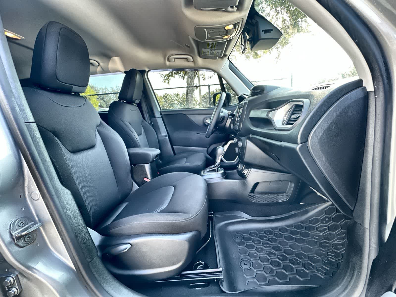 Thumbnail: 2018 Jeep Renegade - 14