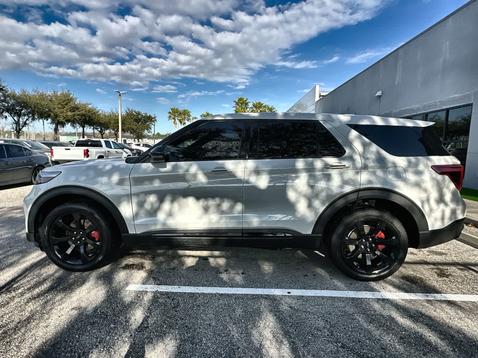 Thumbnail: 2022 Ford Explorer - 5