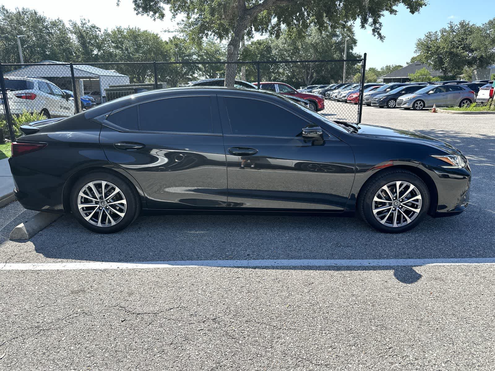 Thumbnail: 2022 Lexus ES - 8