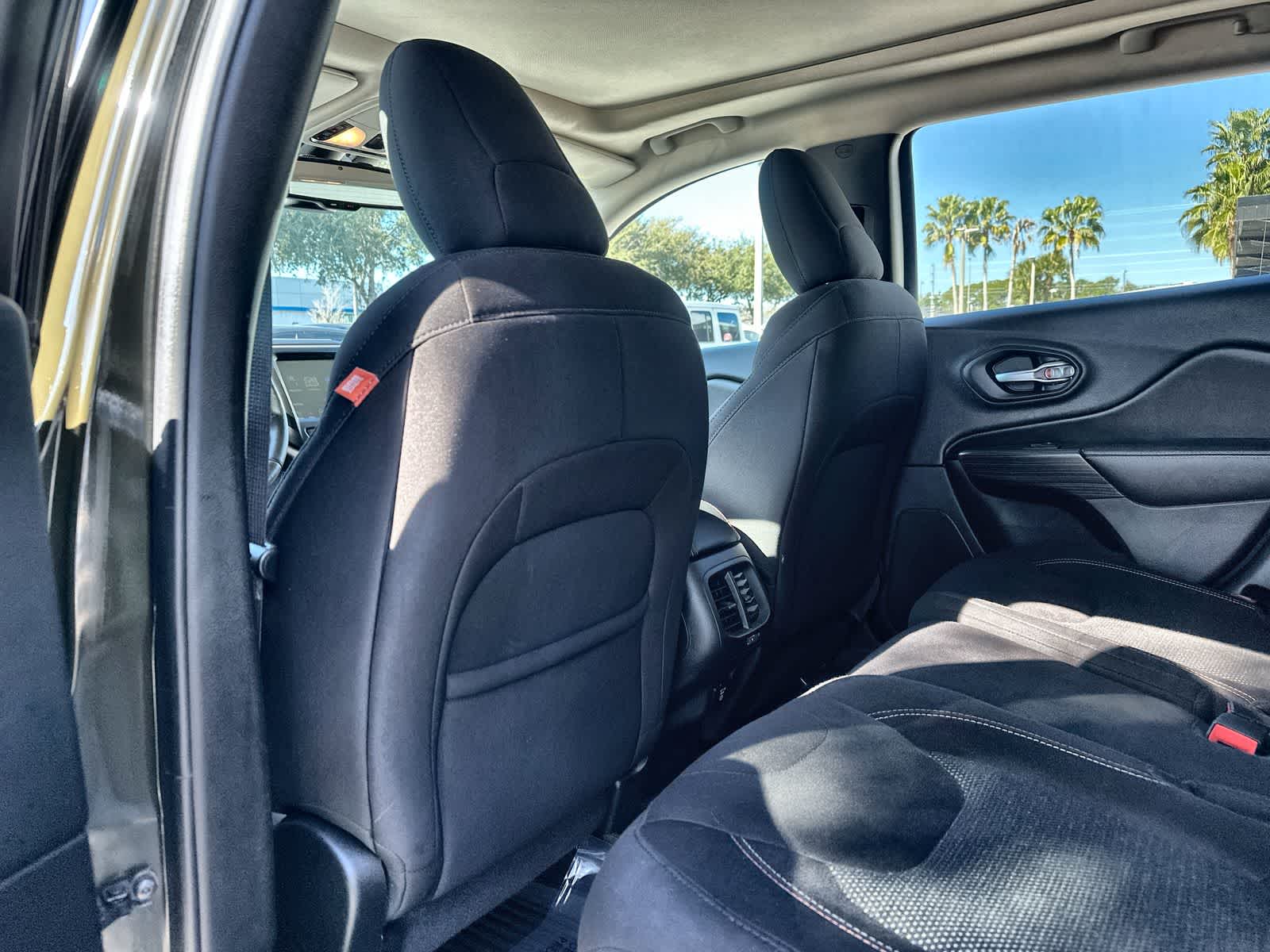 Thumbnail: 2016 Jeep Cherokee - 16