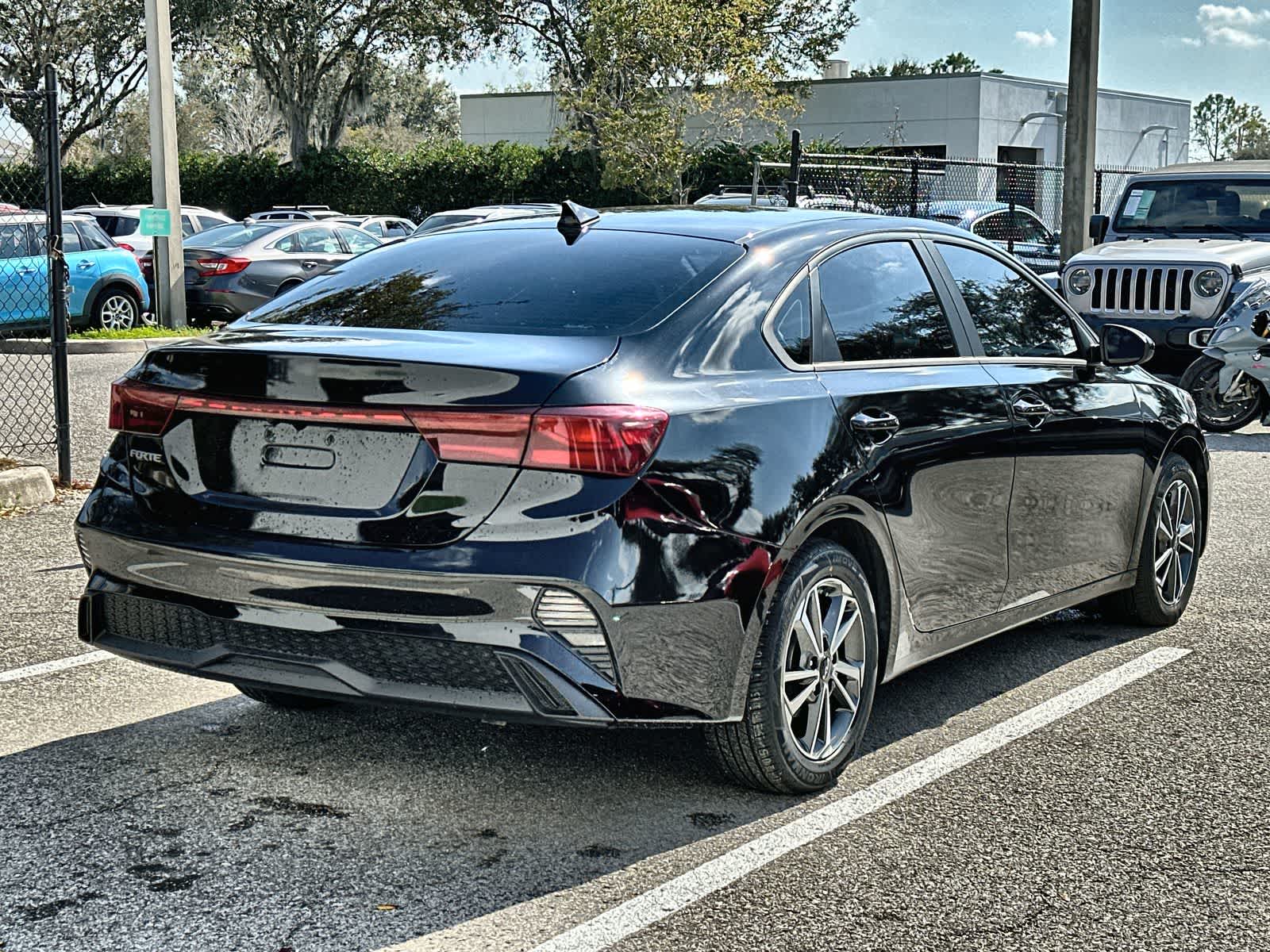 Thumbnail: 2023 Kia Forte - 8