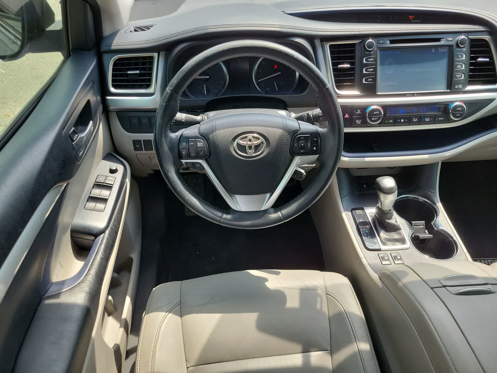 Thumbnail: 2015 Toyota Highlander - 14