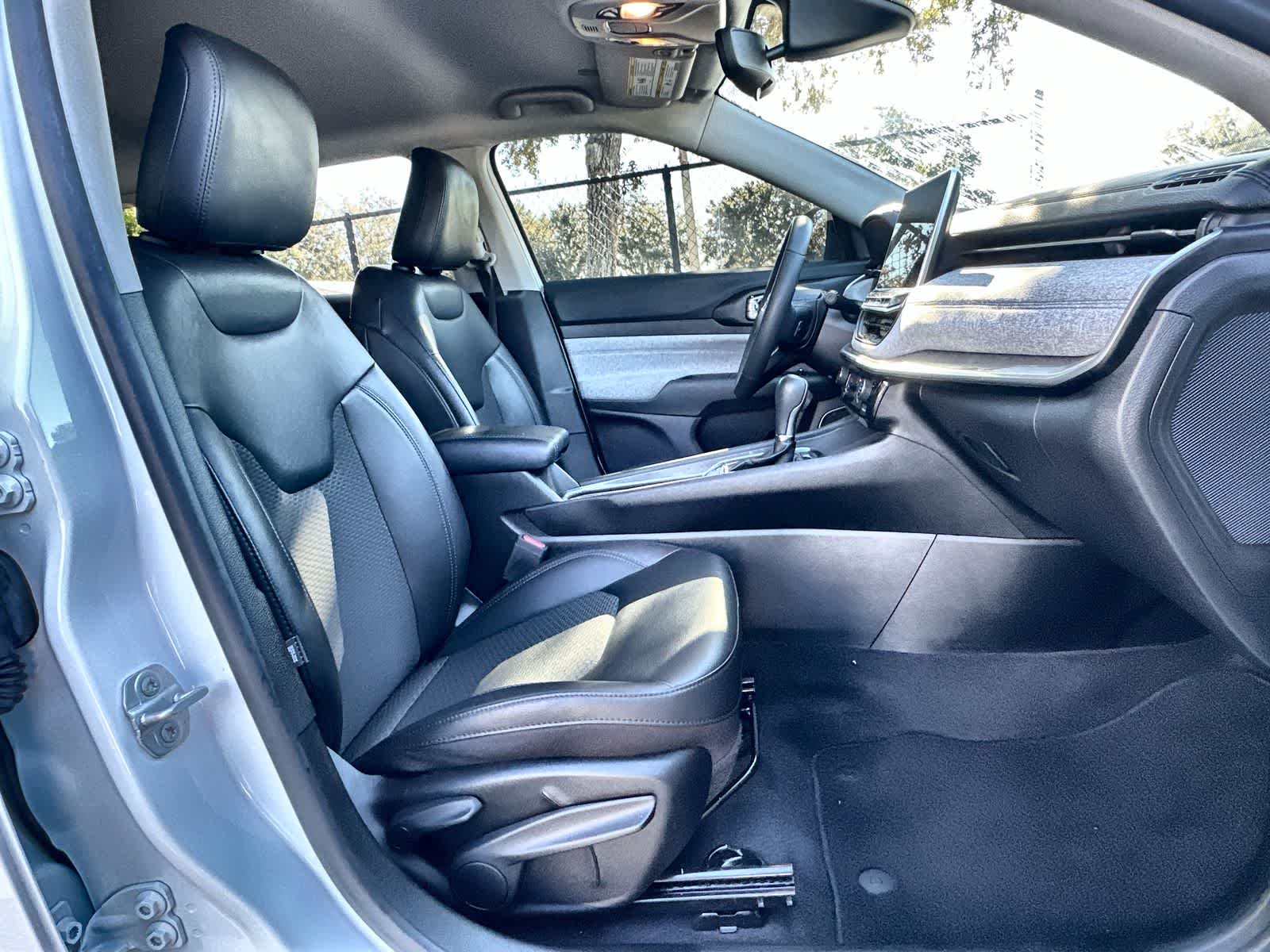 Thumbnail: 2022 Jeep Compass - 13